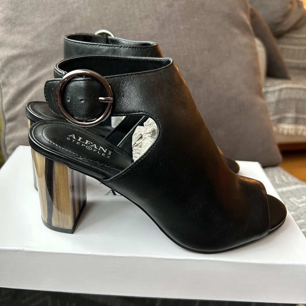 Alfani
Floriss Step 'N Flex Block-Heel Shooties